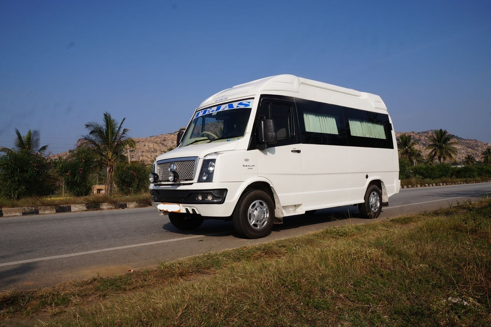 12-Seater Traveller – Varanasi to Vindhyachal Traveller Service