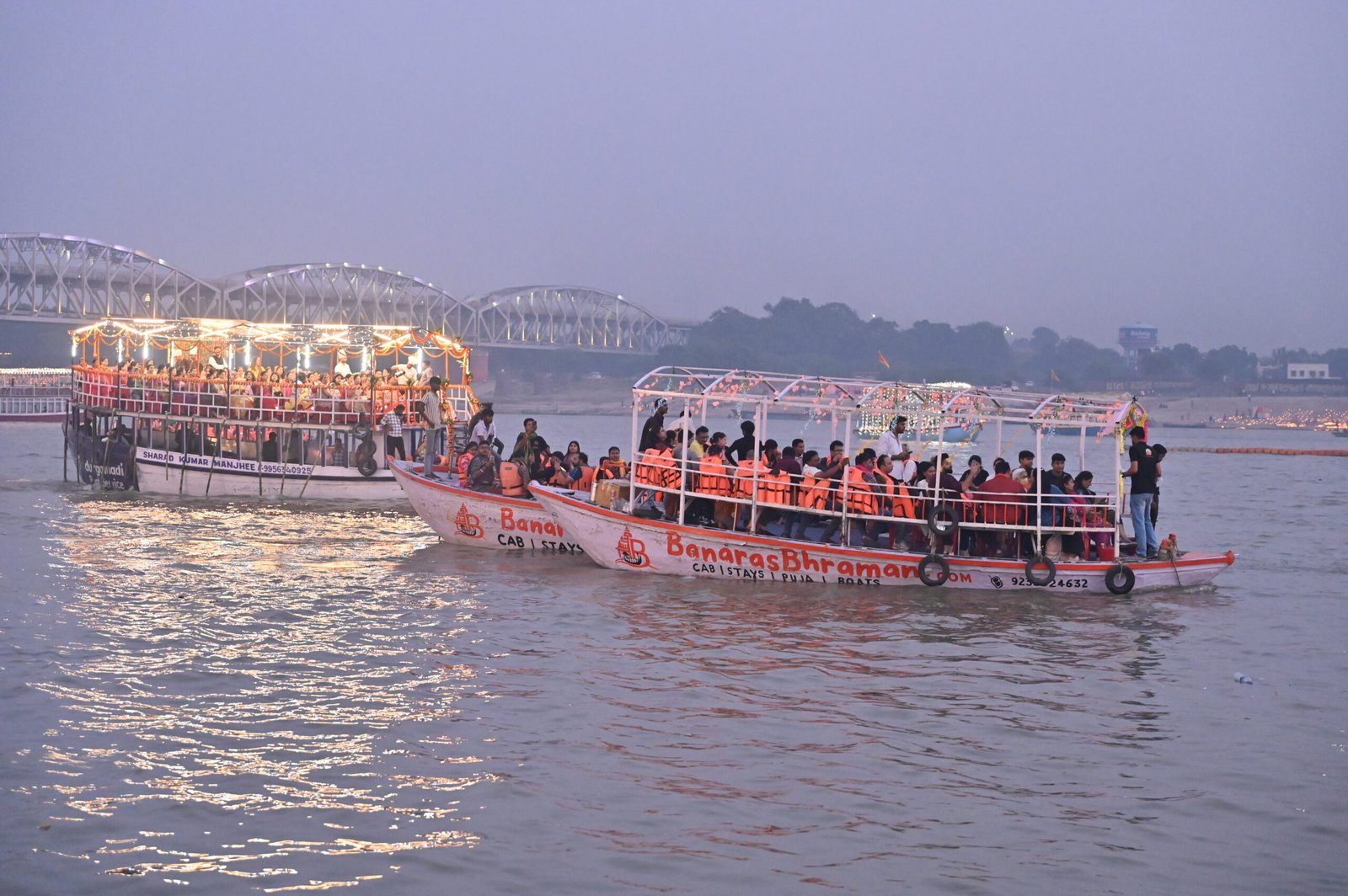 Dev Diwali: Exclusive Boat Bookings in Varanasi