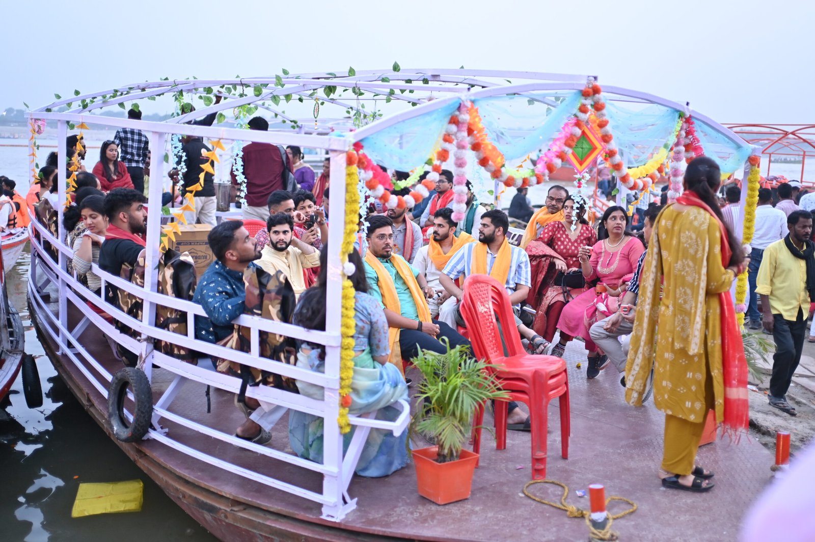 Book Lighting Decorated CNG Boat for Ganga Aarti in Varanasi