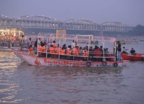 Book Lighting Decorated CNG Boat for Ganga Aarti