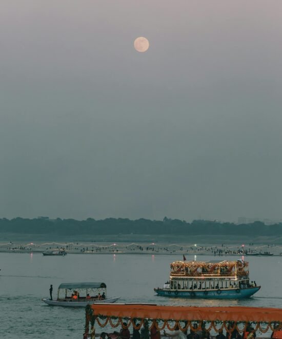 Make Your Journey Peaceful With Our Bajra Boat Booking