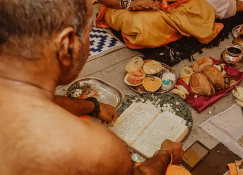 Pind Daan in Kashi – Attain Moksha for Your Ancestors in the Holy City