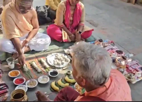 Puja in Kashi